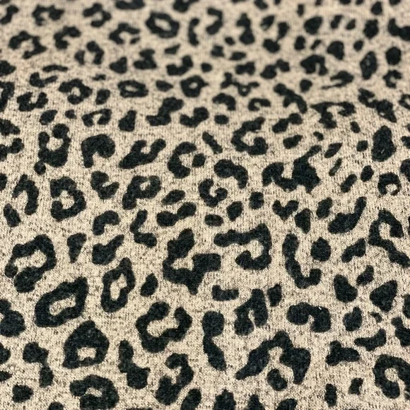 Market & Spruce Leopard Print Knit Top - Picture 3 of 3